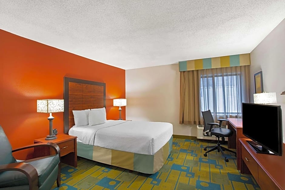 La Quinta Inn & Suites by Wyndham Auburn Worcester