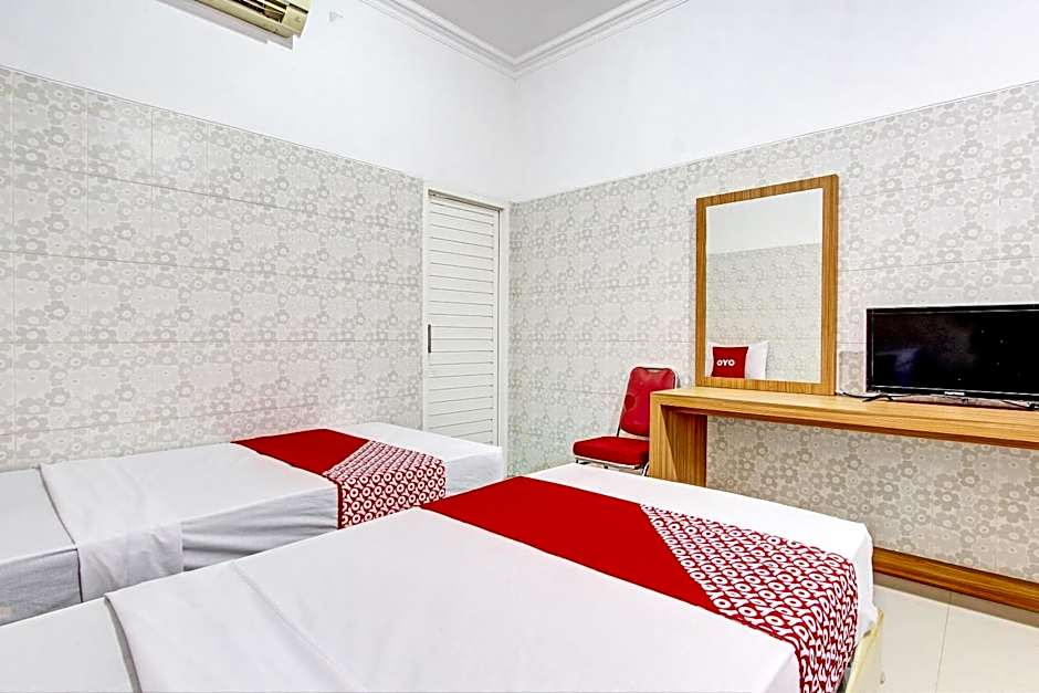 OYO 93011 Hotel Griya Lestari Pati 2