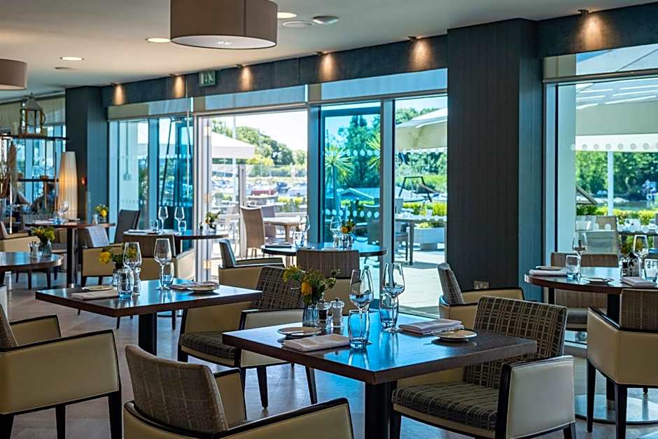 Captain's Club Hotel & Spa