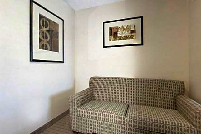 Holiday Inn Express Hotel & Suites Grants Milan By IHG