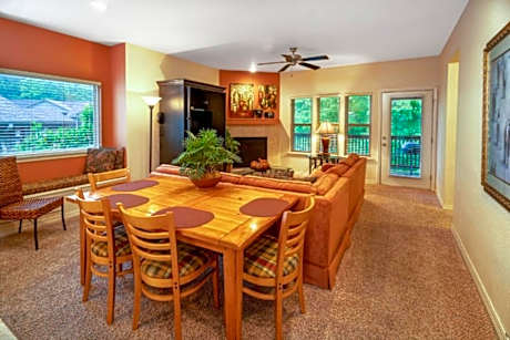 1 King Bed~ One-Bedroom Suite~ Non-Smoking