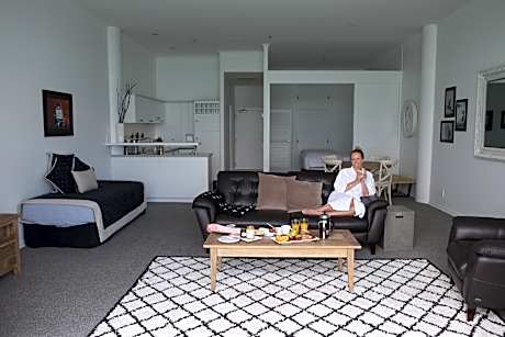 One Bedroom Apartment