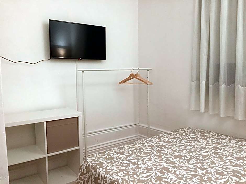 Lira Guest House B&B