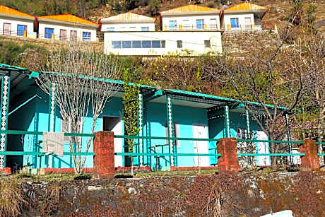 Kedar Heights Heli Resort