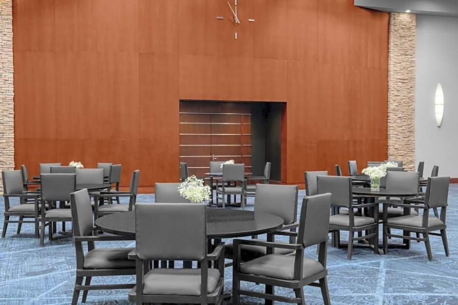 Renaissance by Marriott Indianapolis North Hotel