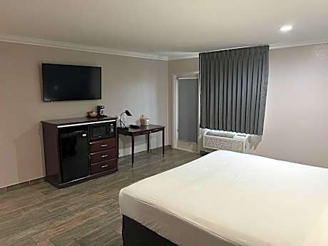 Super 8 by Wyndham Mesa Downtown Near Convention Center