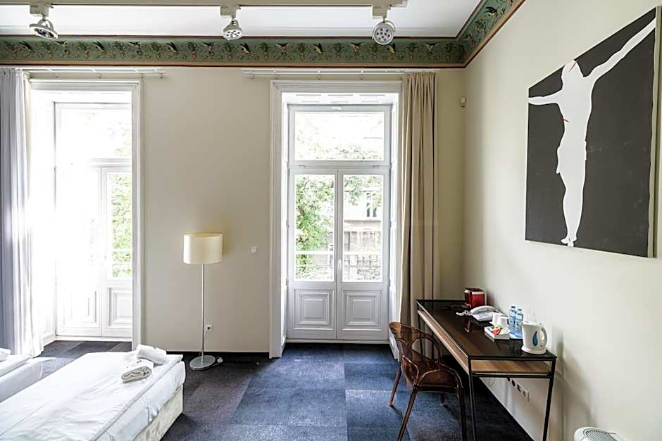 Home Aparthotel