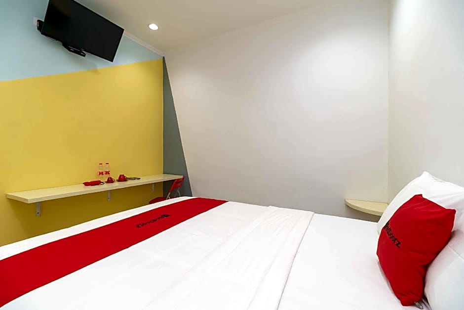 RedDoorz @ Taman Galaxy Bekasi