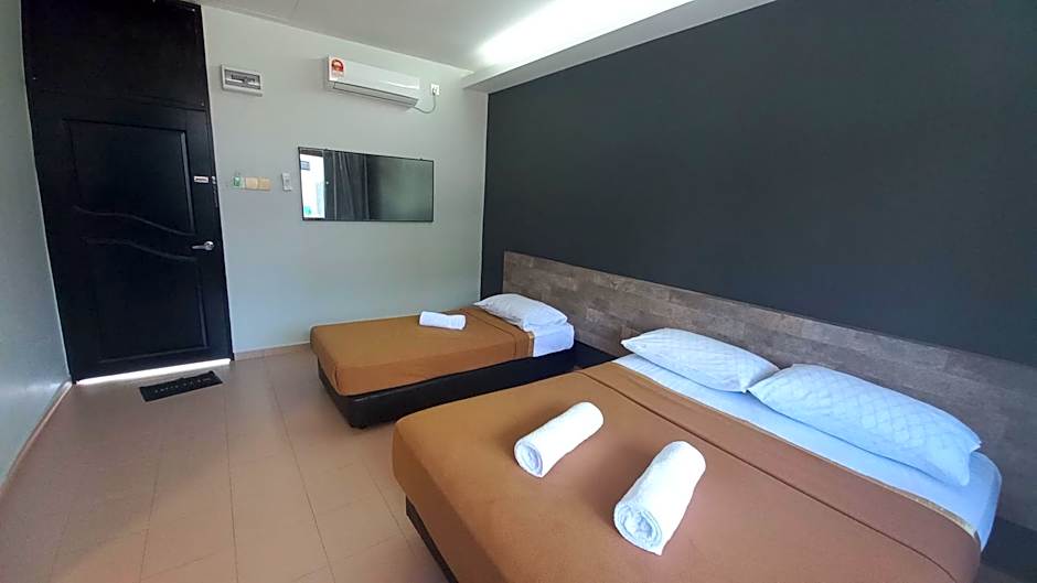 DLAYARAN HOTEL & CAFE