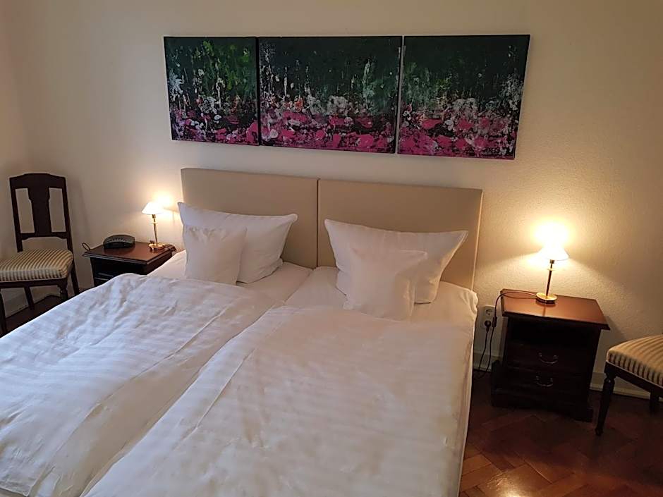 Photo 1 of 5 of Double Room