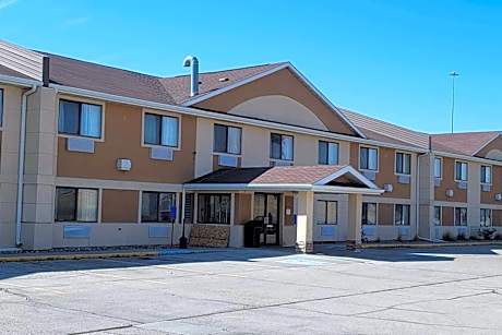 Travelodge by Wyndham Fargo West Acres