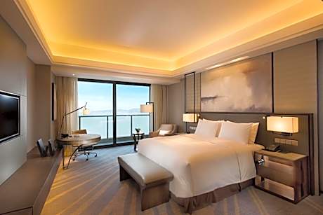 Deluxe King Room with Sea View