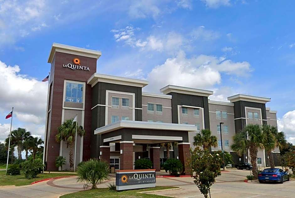 La Quinta Inn & Suites by Wyndham Pearsall