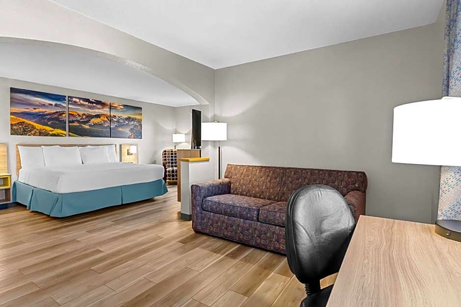 Days Inn & Suites by Wyndham Castle Rock