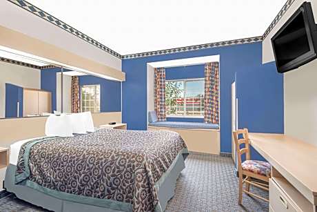 1 King Bed Mobility Accessible Room Roll-In shower Non-Smoking