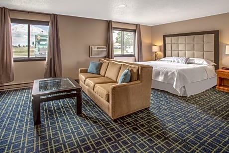 1 King Bed Suite Non-Smoking