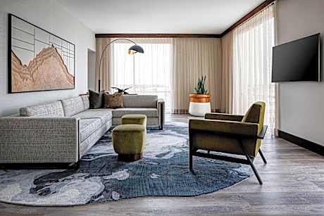 One Bedroom Corner Suite, 1 Bedroom Suite, 1 King, Corner room