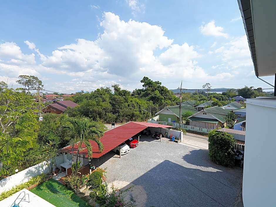 RoomQuest One Bangsaray 