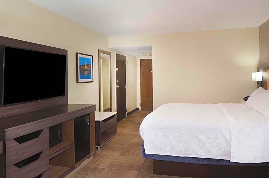 Hampton Inn By Hilton Charleston-Southridge