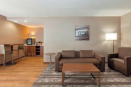 Premier Suite, 1 Bedroom Suite, 1 King, Sofa bed, Courtyard view