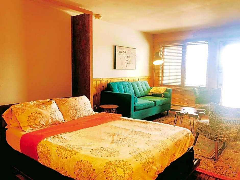 DOCO Rocky Mountain Vacation Rental-Queen Studio with Resort Amenities