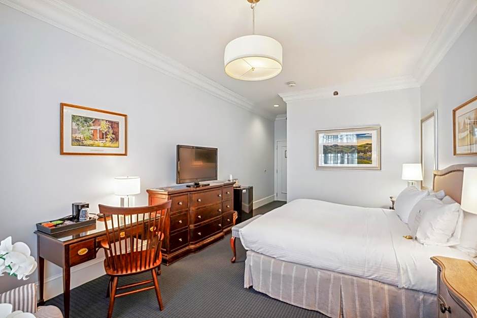 Avon Old Farms Hotel