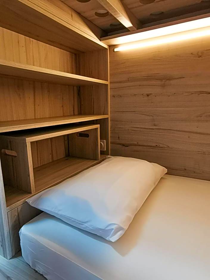 Bloom Hostel Bar & Garden