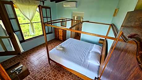 Deluxe Double Room with Balcony and Sea View