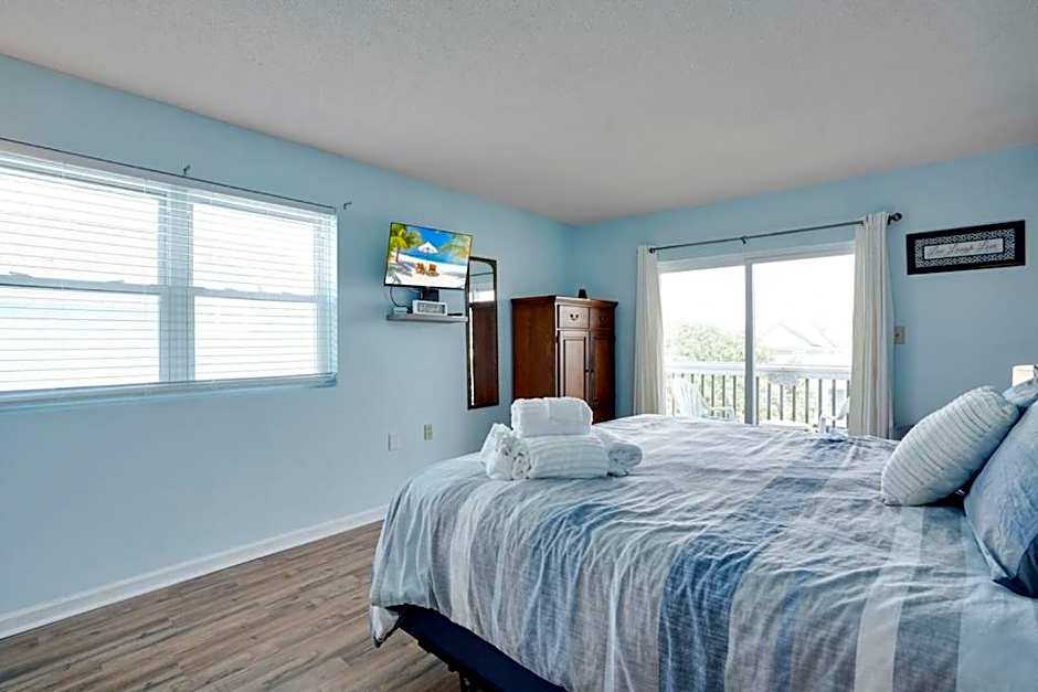 Beautiful Blue Ocean Condo