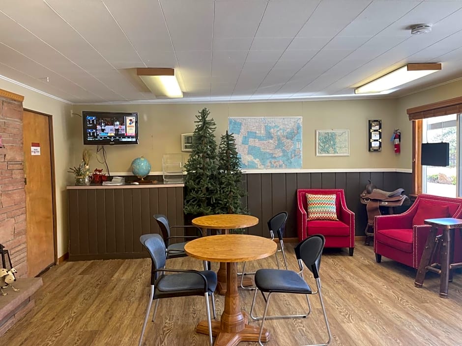 Saddle & Surrey Motel