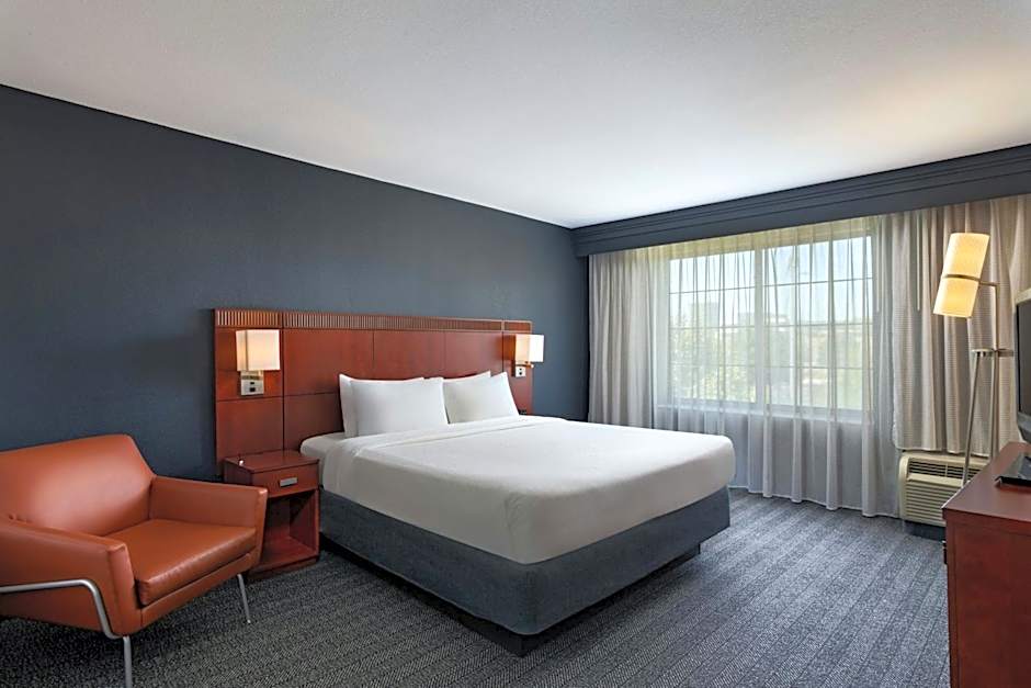 Courtyard by Marriott Omaha Aksarben Village