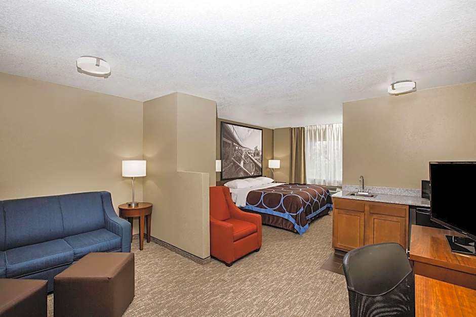 Super 8 by Wyndham Altoona