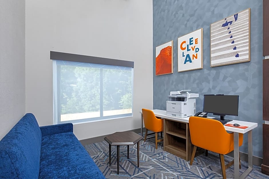 Holiday Inn Express & Suites - Cleveland Northwest By IHG