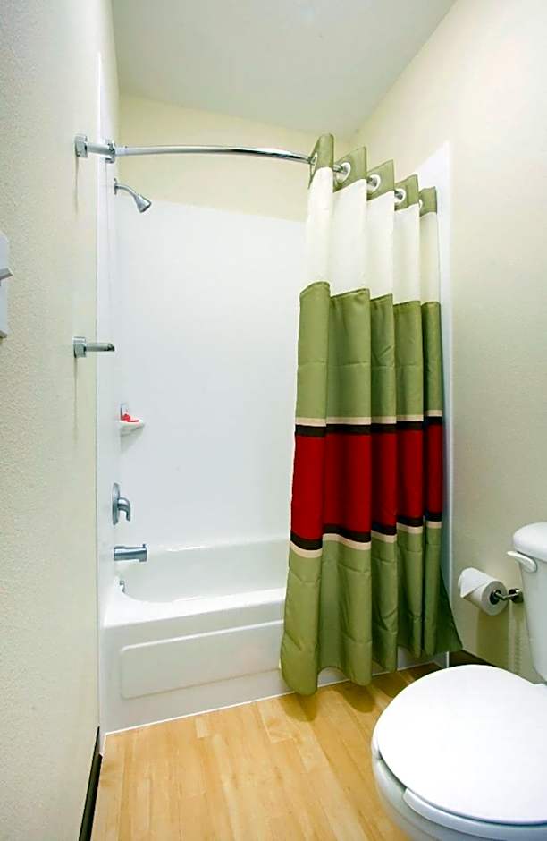 Red Roof Inn & Suites Beaumont