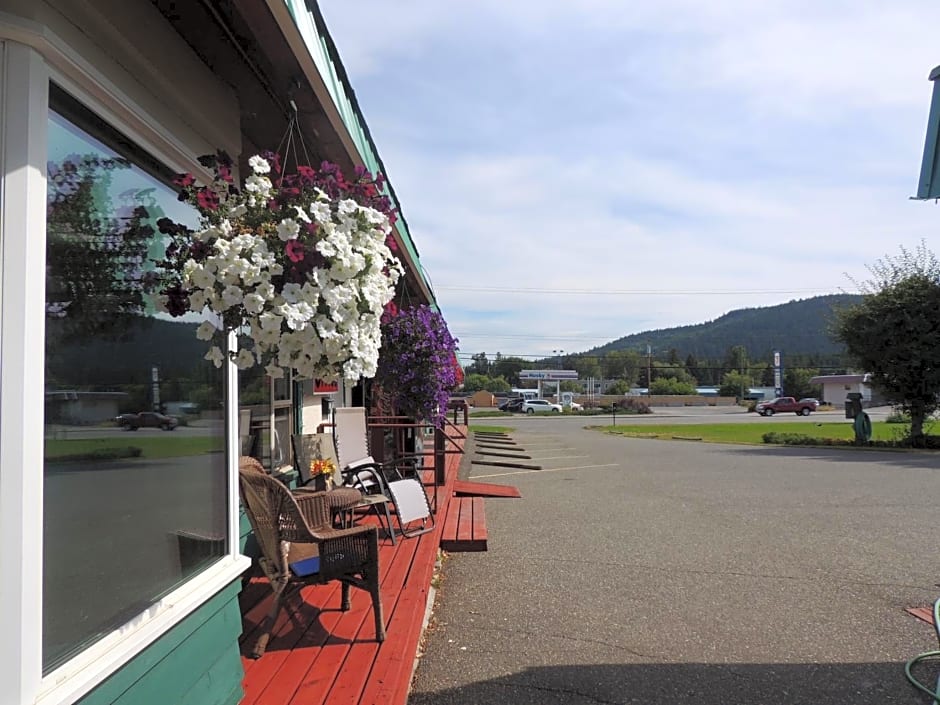 100 Mile Motel & RV Park