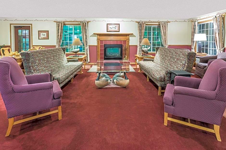 Baymont by Wyndham Mequon Milwaukee Area