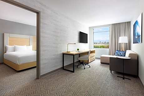 One-Bedroom Queen Suite