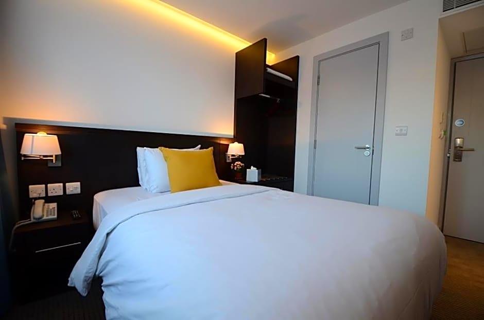 Pelican London Hotel And Residence