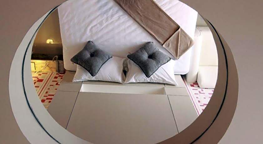 Bearing 26 Hotel