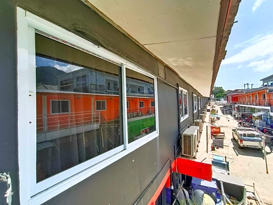 Full Moon Central Party Hotel