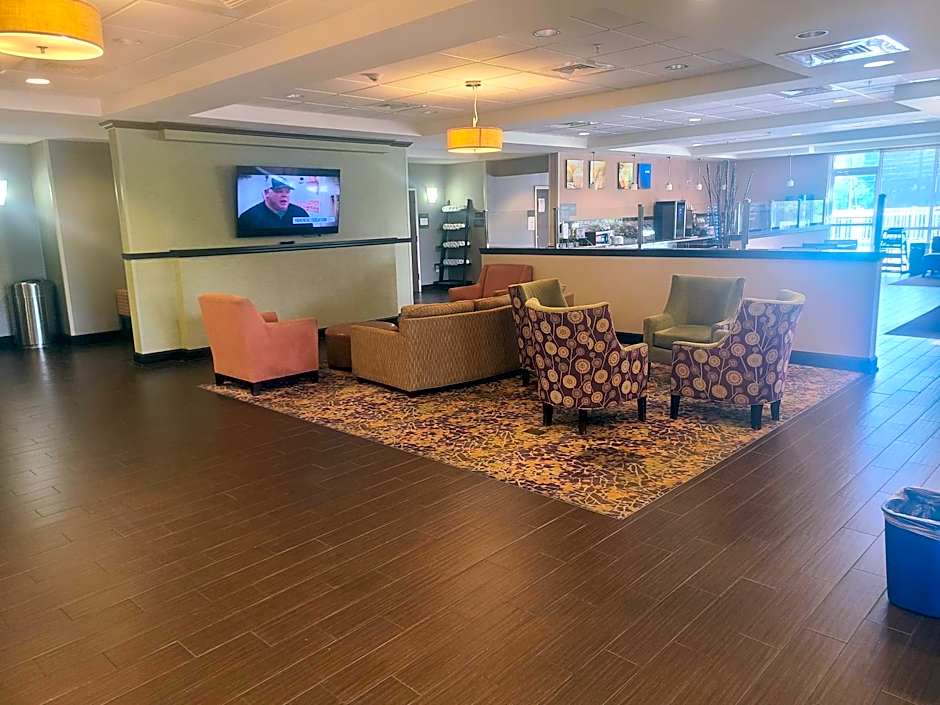 Dothan East Inn & Suites