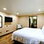 OYO Pinewood Inn & Suites Silsbee
