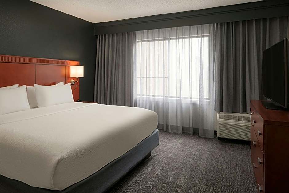 Courtyard by Marriott Louisville East