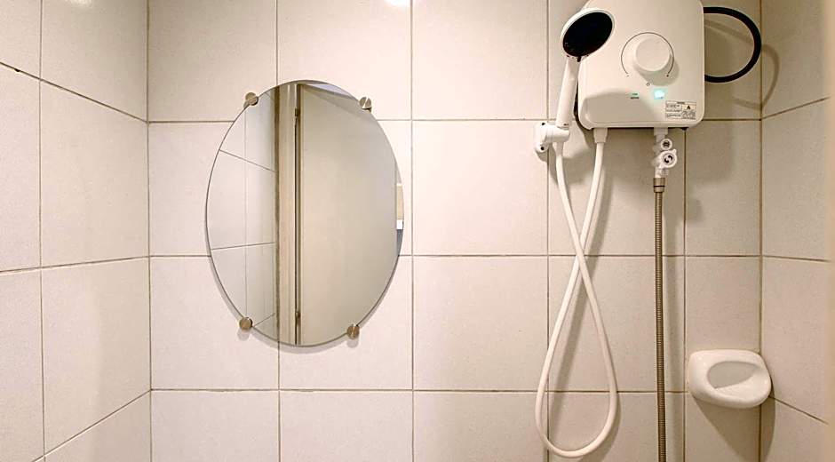 RedDoorz @ Grand Valley Hotel Junction Luna Cagayan