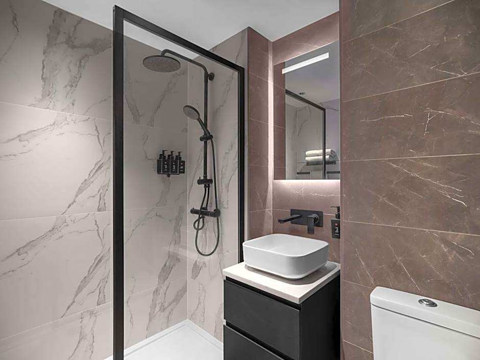 Radisson Red London Gatwick Airport