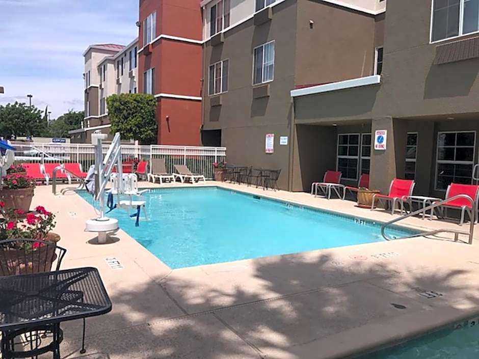 Holiday Inn Express & Suites Tracy By IHG