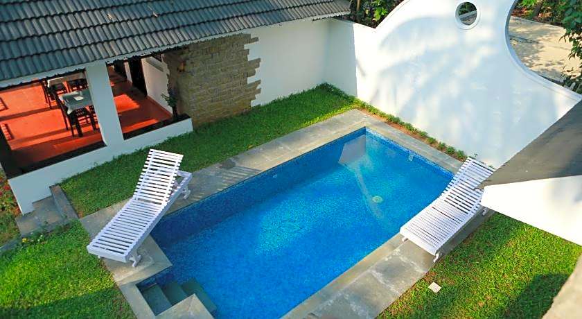 Mayas Beach House - Boutique Serviced Villa