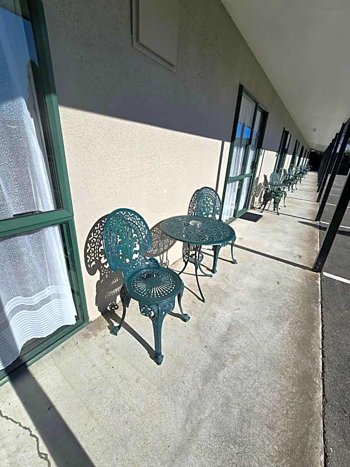 Commodore Court Motel