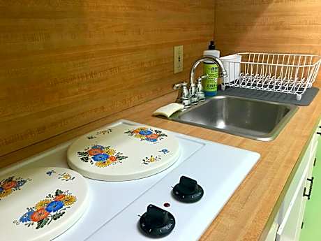 Deluxe Queen Room with Kitchenette