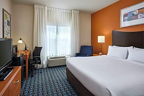 King Room with Transfer Shower and Bathtub - Mobility Access/Hearing Accessible